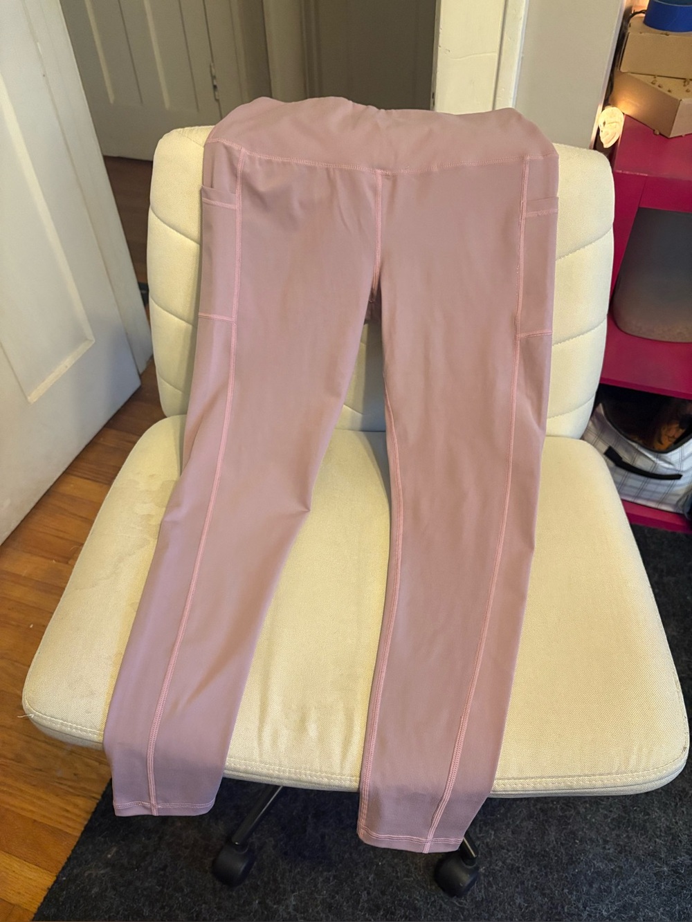 Light Pink Active Leggings with Side Pockets